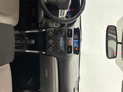 Used 2015 Subaru Forester 2.5i Touring AWD/4WD image 25