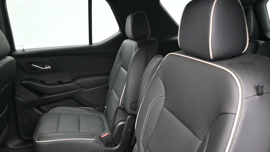 Used 2023 Chevrolet Traverse Premier FWD image 14