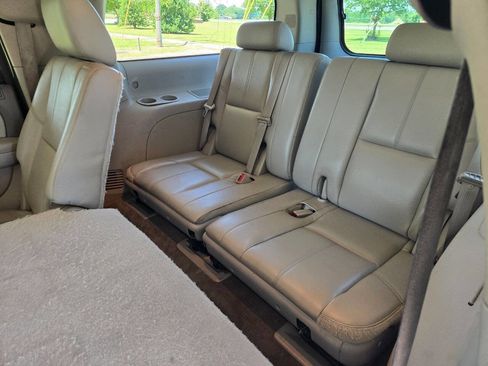 Used 2011 GMC Yukon XL SLT RWD image 10