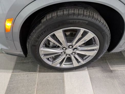 Used 2024 Cadillac XT6 Premium Luxury w/ Technology Package AWD/4WD image 7