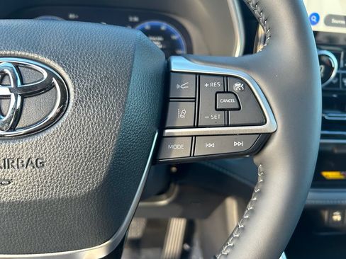 Used 2026 Toyota Highlander Limited AWD/4WD image 15