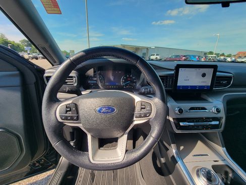 Used 2023 Ford Explorer XLT w/ Equipment Group 202A AWD/4WD image 12