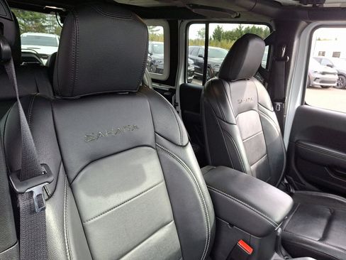 Certified 2022 Jeep Wrangler Unlimited Sahara w/ LED Lighting Group AWD/4WD image 13