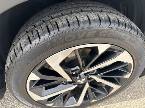 Used 2024 Mitsubishi Outlander SE image 13