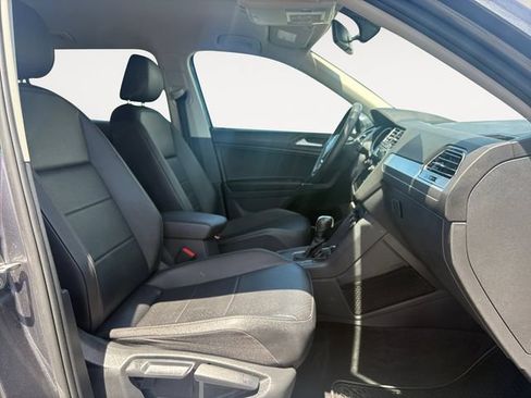 Used 2020 Volkswagen Tiguan SE FWD image 15