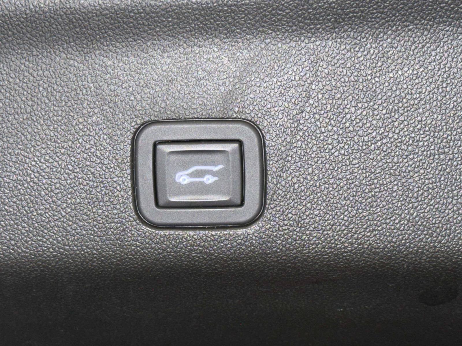 Used 2023 Chevrolet Tahoe RST w/ Luxury Package AWD/4WD image 17