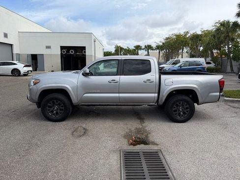 Used 2020 Toyota Tacoma SR5 RWD image 4