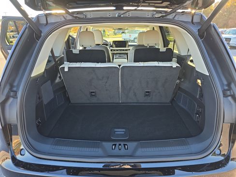 Certified 2025 Lincoln Aviator AWD w/ Equipment Group 101A image 12