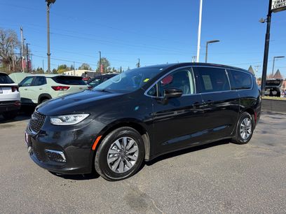 Used 2023 Chrysler Pacifica Touring-L