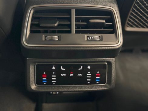 Used 2019 Audi e-tron Prestige w/ Prestige Package image 38