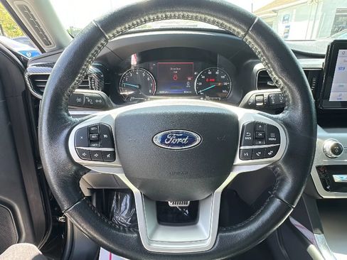 Used 2022 Ford Explorer XLT w/ Equipment Group 202A AWD/4WD image 10