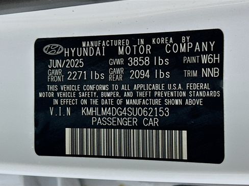 Used 2025 Hyundai Elantra Sport FWD image 29