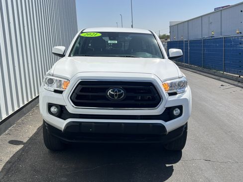 Used 2021 Toyota Tacoma SR5 RWD image 2