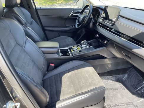 Used 2024 Mitsubishi Outlander SE FWD image 17