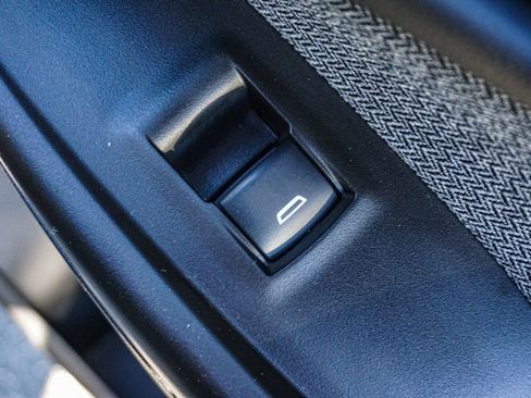 Used 2025 Chevrolet TrailBlazer LT image 46