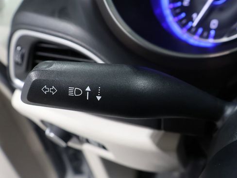 Used 2021 Chrysler Voyager LX image 35