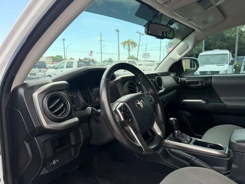 Used 2017 Toyota Tacoma SR5 w/ Tow Package RWD image 12