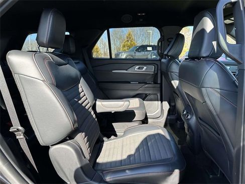 Used 2025 Ford Explorer ST-Line image 13