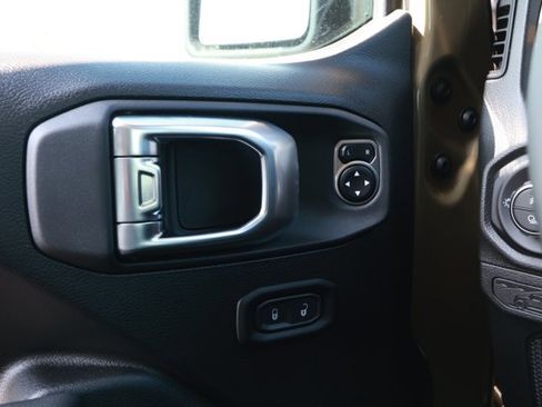 Used 2020 Jeep Gladiator Sport image 20