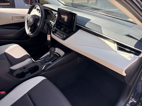 Used 2025 Toyota Corolla LE image 27