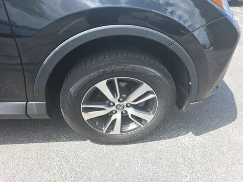 Used 2018 Toyota RAV4 XLE AWD/4WD image 10