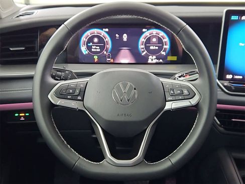 New 2025 Volkswagen Tiguan SE image 22