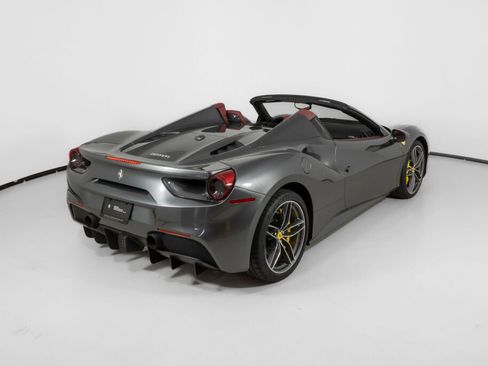 Used 2018 Ferrari 488 Spider image 21