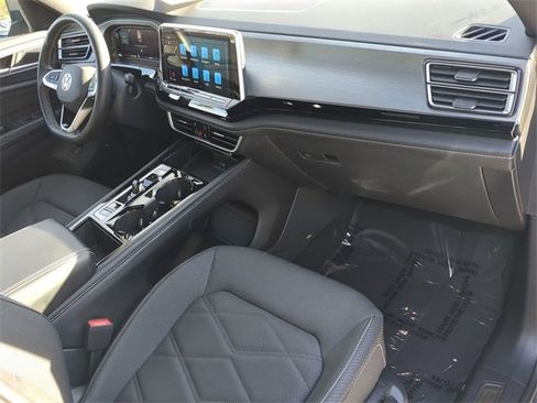 Certified 2024 Volkswagen Atlas Cross Sport SE image 13