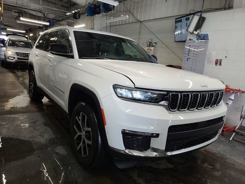 Used 2024 Jeep Grand Cherokee L Limited w/ Luxury Tech Group II image 3