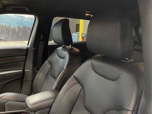 Certified 2026 Jeep Compass Latitude AWD/4WD image 18