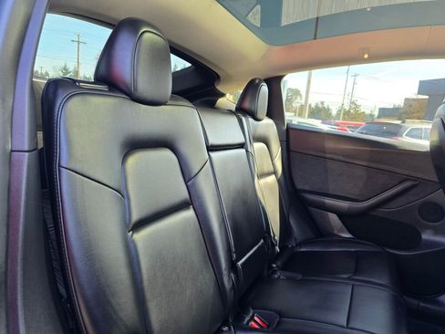 Used 2022 Tesla Model Y Long Range image 15