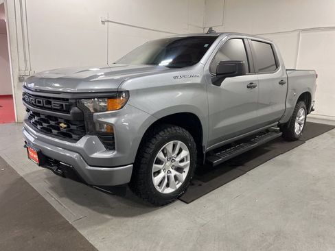 Used 2023 Chevrolet Silverado 1500 Custom image 3