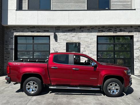 Used 2019 Chevrolet Colorado LT AWD/4WD image 2