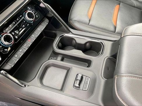 Used 2024 GMC Sierra 2500 AT4 w/ AT4 Premium Plus Package image 17