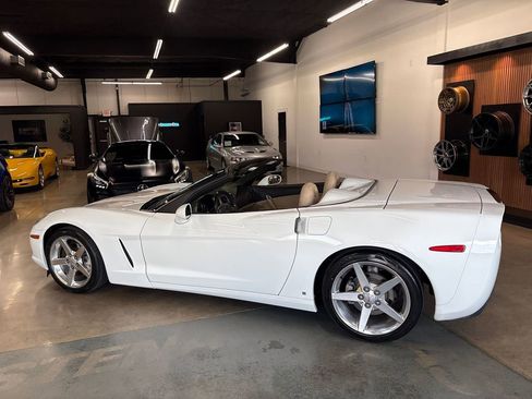Used 2006 Chevrolet Corvette Coupe w/ Preferred Equipment Group RWD image 6