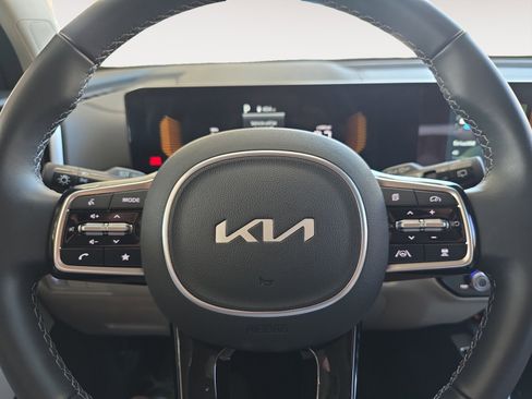 Certified 2025 Kia Sorento S w/ Panoramic Sunroof Package image 11