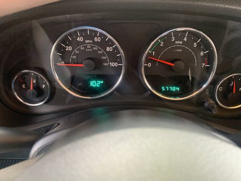 Used 2012 Jeep Wrangler Unlimited Sahara w/ Max Tow Pkg AWD/4WD image 10