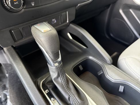 Used 2022 Nissan Frontier SV w/ Technology Package RWD image 24