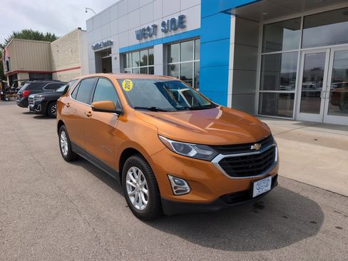 Used 2018 Chevrolet Equinox LT image 2