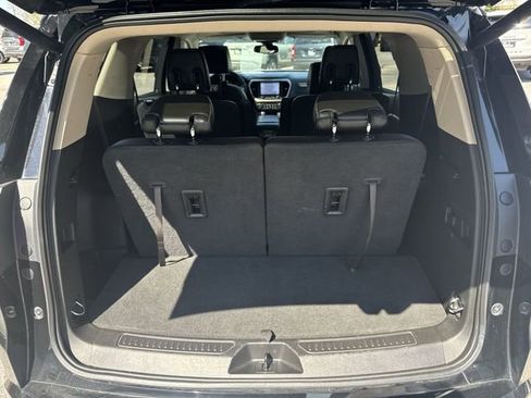 Used 2017 GMC Acadia Denali w/ Technology Package AWD/4WD image 27