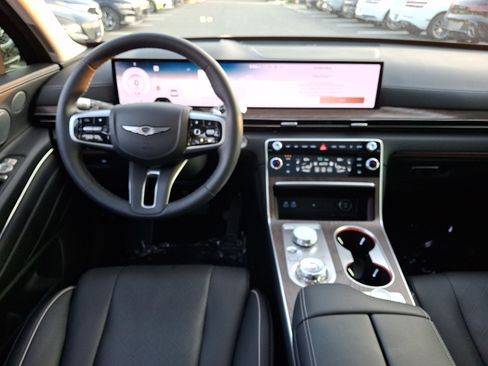 Certified 2025 Genesis GV80 2.5T Prestige AWD/4WD image 12
