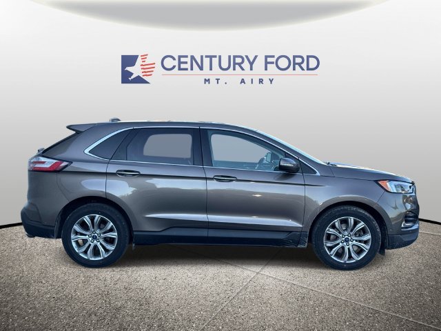 Used 2019 Ford Edge Titanium w/ Equipment Group 301A AWD/4WD image 2