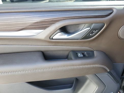 Used 2022 GMC Yukon XL Denali w/ Advanced Technology Package image 16