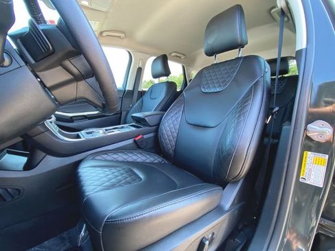 Used 2023 Ford Edge Titanium w/ Class II Trailer Tow Package AWD/4WD image 18