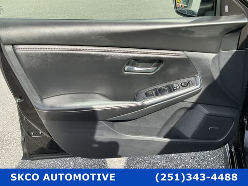 Used 2022 Nissan Sentra SR w/ SR Premium Package image 12