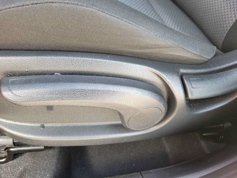 Used 2025 Kia Soul LX w/ LX Technology Package FWD image 15