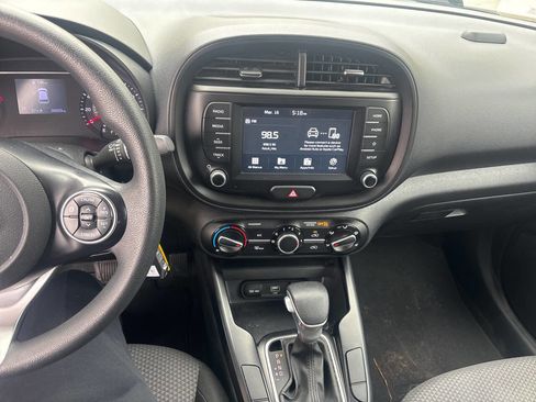 Used 2020 Kia Soul LX image 11