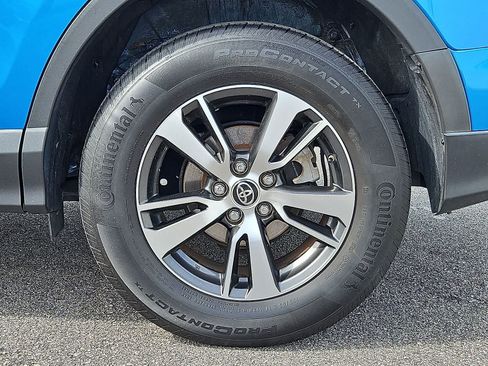 Used 2018 Toyota RAV4 XLE w/ Plus Extra Value Package FWD image 37