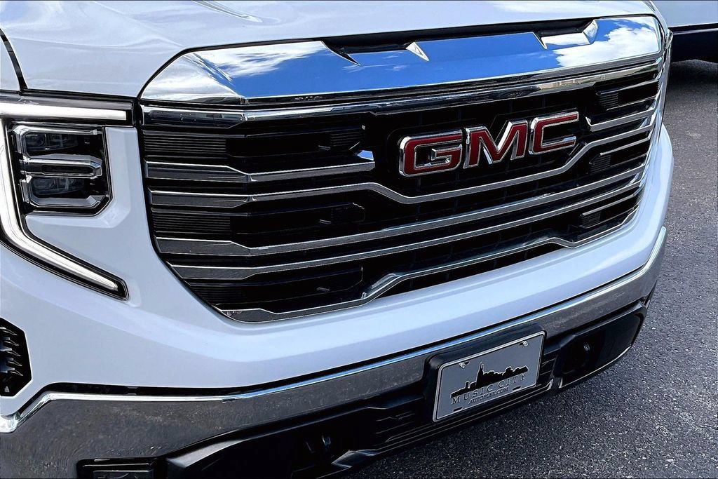 Used 2025 GMC Sierra 1500 SLT AWD/4WD image 34