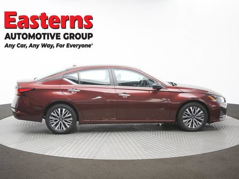 Used 2024 Nissan Altima 2.5 SV FWD image 43